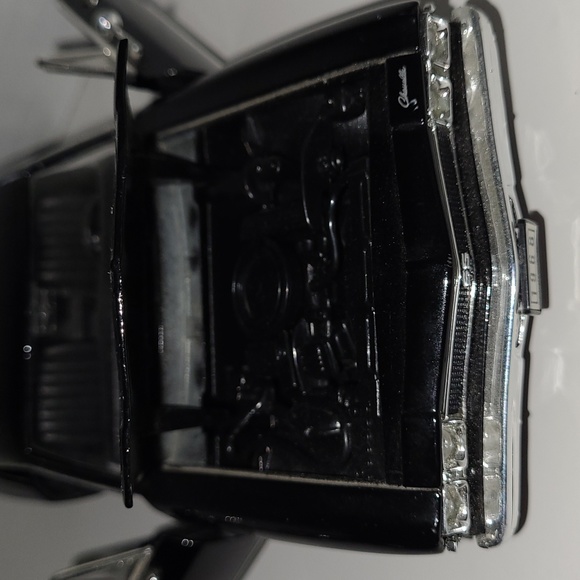 🚗 1:24 scale diecast Chevelle & Charger Welly & Universal Stuios - Picture 7 of 13